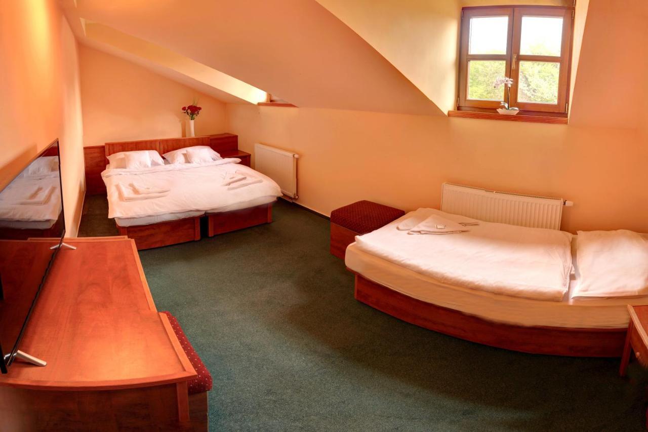 Stirinska Stodola U Prahy Hotel Kamenice Buitenkant foto