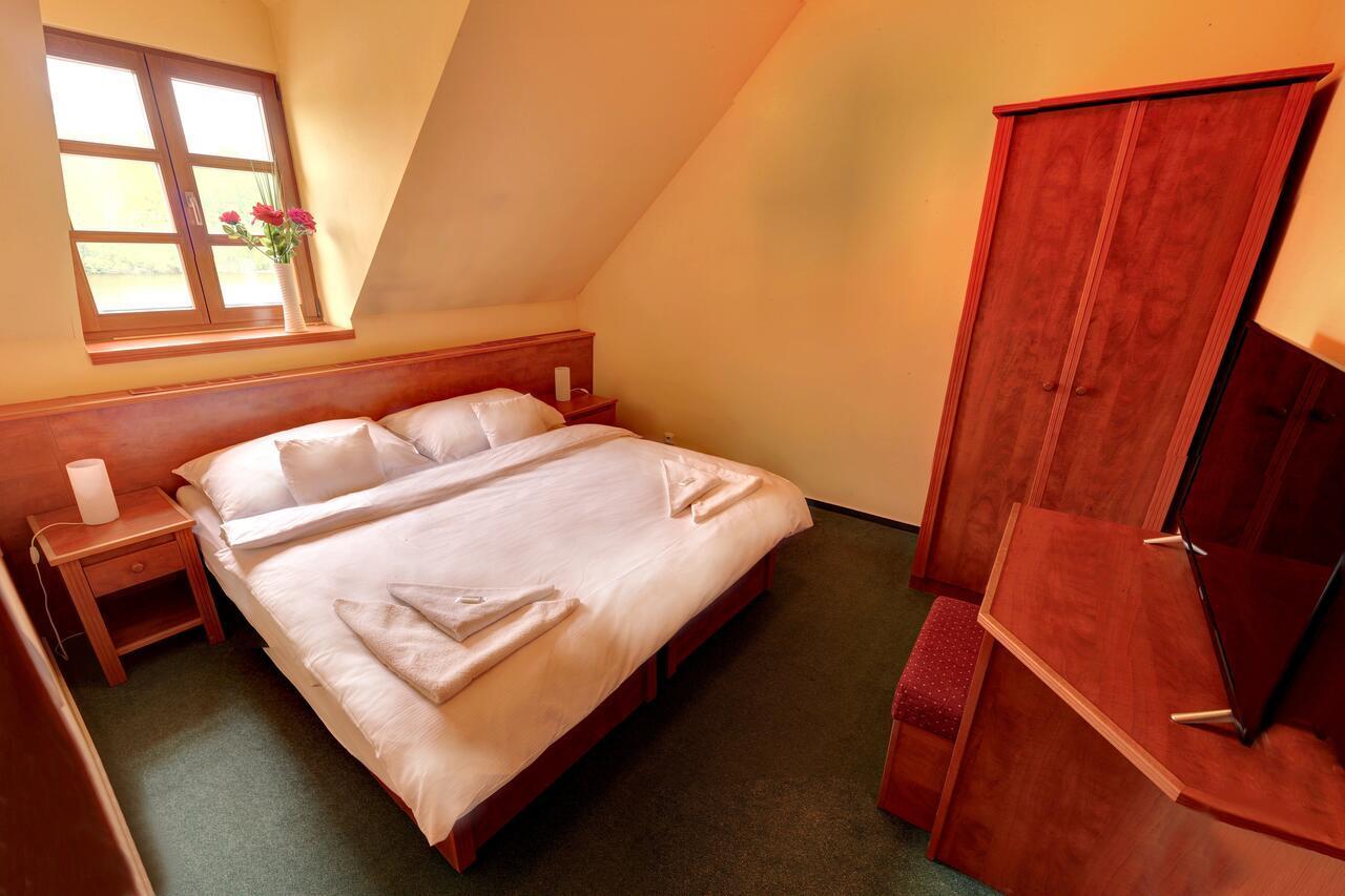Stirinska Stodola U Prahy Hotel Kamenice Buitenkant foto