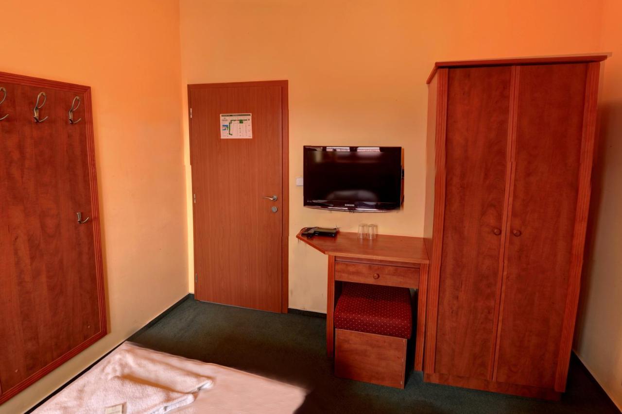 Stirinska Stodola U Prahy Hotel Kamenice Buitenkant foto