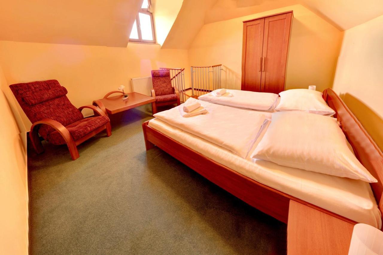 Stirinska Stodola U Prahy Hotel Kamenice Buitenkant foto